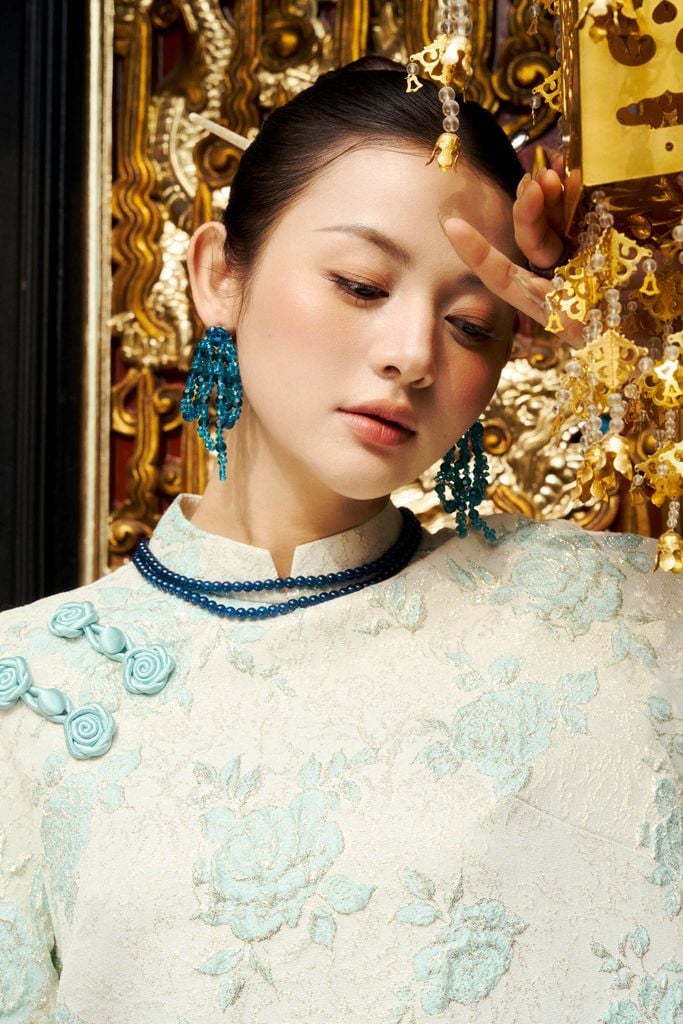 BDA50211 - Áo dài cách tân cao cấp vải tafta lụa dáng suông cổ tàu tay giác lăng thân áo hoạ tiết gấm thời trang khoá thân sau - PANTIO