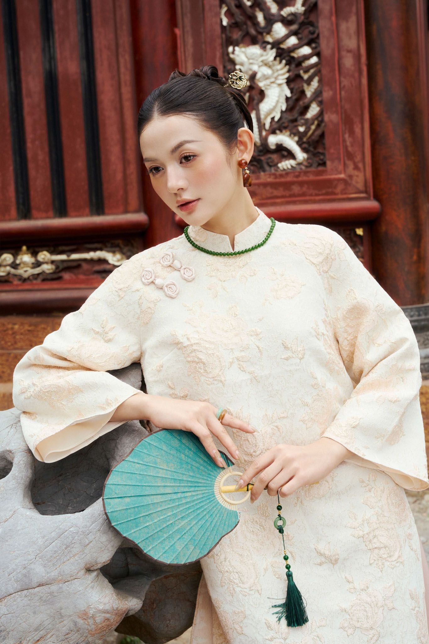 BDA50211 - Áo dài cách tân cao cấp vải tafta lụa dáng suông cổ tàu tay giác lăng thân áo hoạ tiết gấm thời trang khoá thân sau - PANTIO