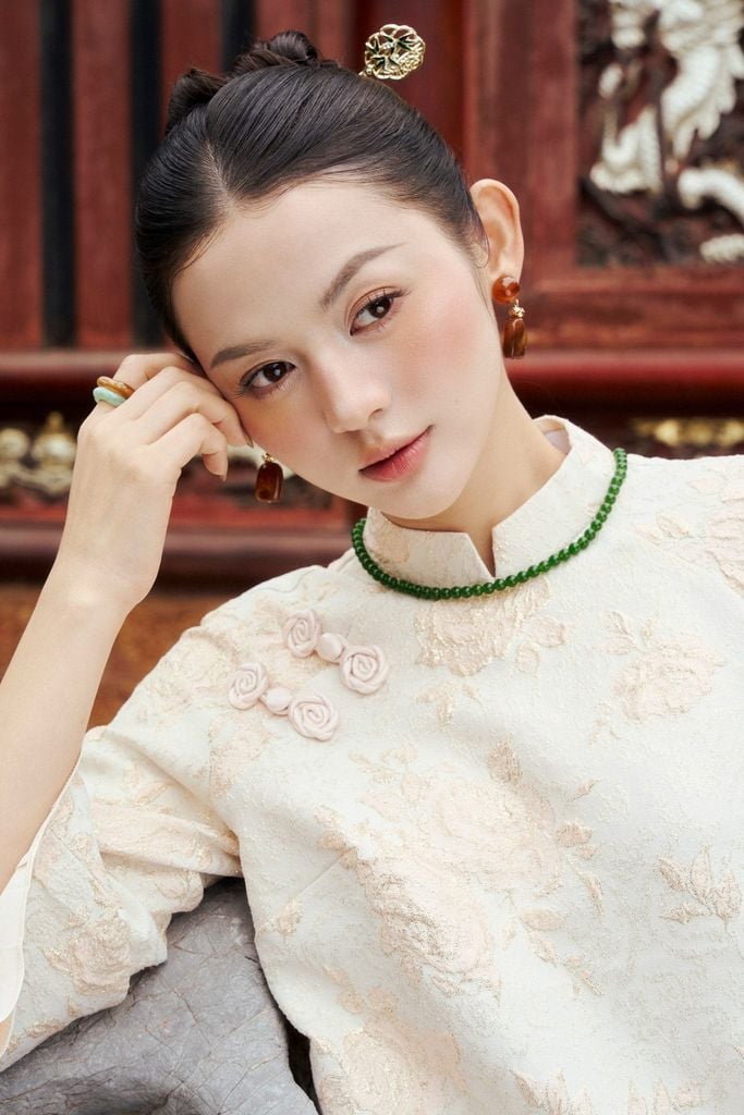 BDA50211 - Áo dài cách tân cao cấp vải tafta lụa dáng suông cổ tàu tay giác lăng thân áo hoạ tiết gấm thời trang khoá thân sau - PANTIO