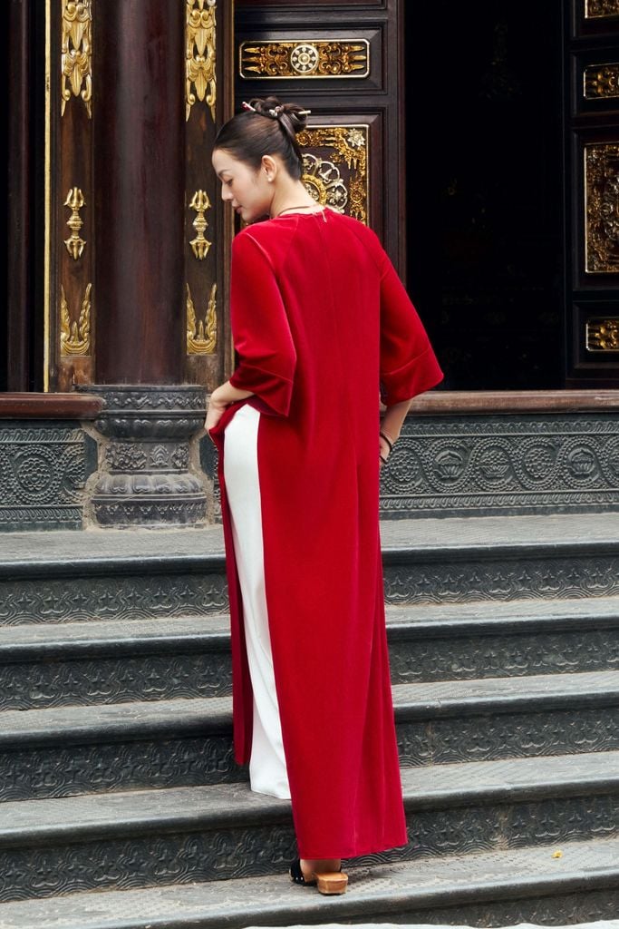 BDA50212 - Áo dài cao cấp vải nhung dáng suông cổ tròn tay giác lăng thân áo thêu hoạ tiết thời trang - PANTIO