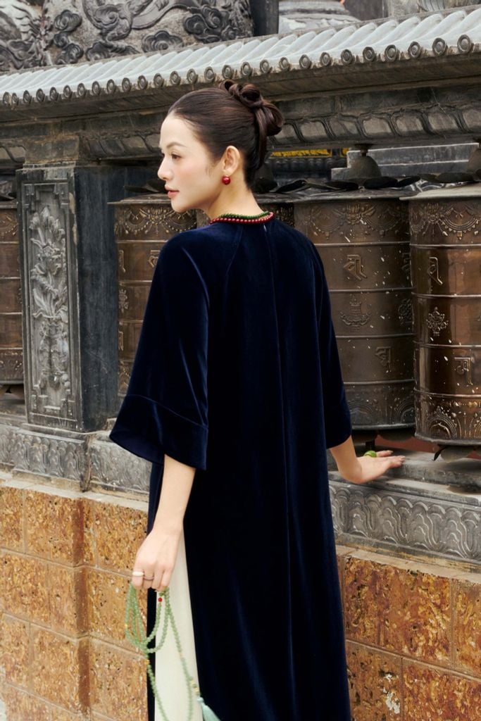 BDA50212 - Áo dài cao cấp vải nhung dáng suông cổ tròn tay giác lăng thân áo thêu hoạ tiết thời trang - PANTIO