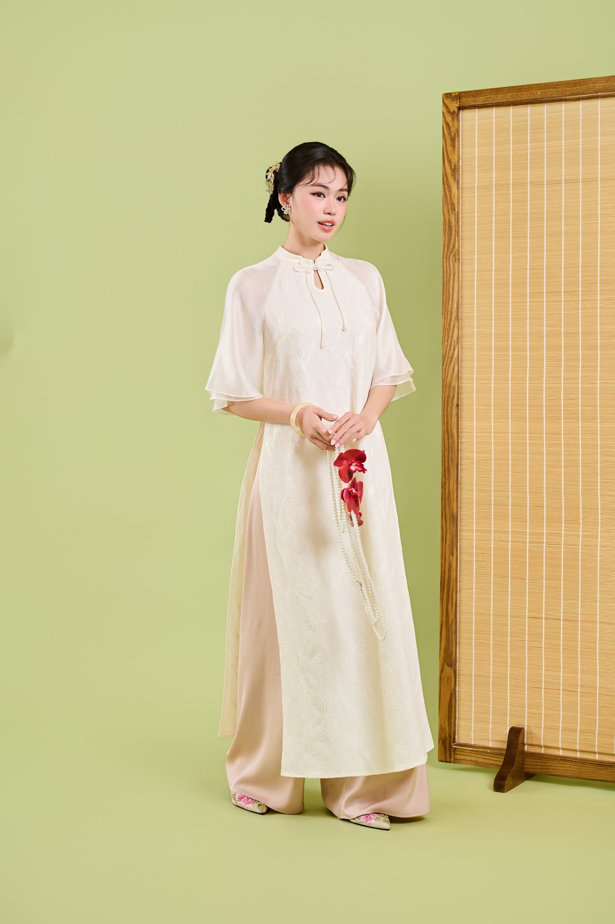 BDA50221 - Áo dài cách tân vải gấm dáng suông cổ tàu tay lửng khoá thân sau - JAN.