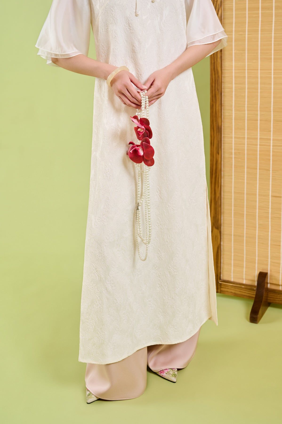 BDA50221 - Áo dài cách tân vải gấm dáng suông cổ tàu tay lửng khoá thân sau - JAN.