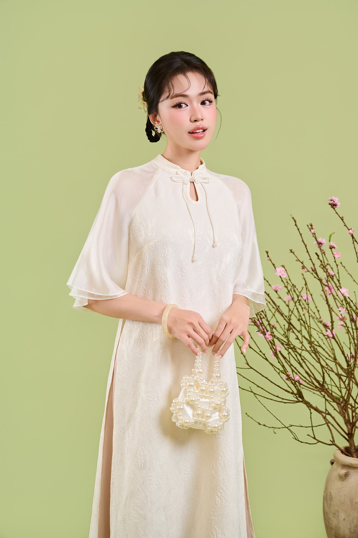 BDA50221 - Áo dài cách tân vải gấm dáng suông cổ tàu tay lửng khoá thân sau - JAN.