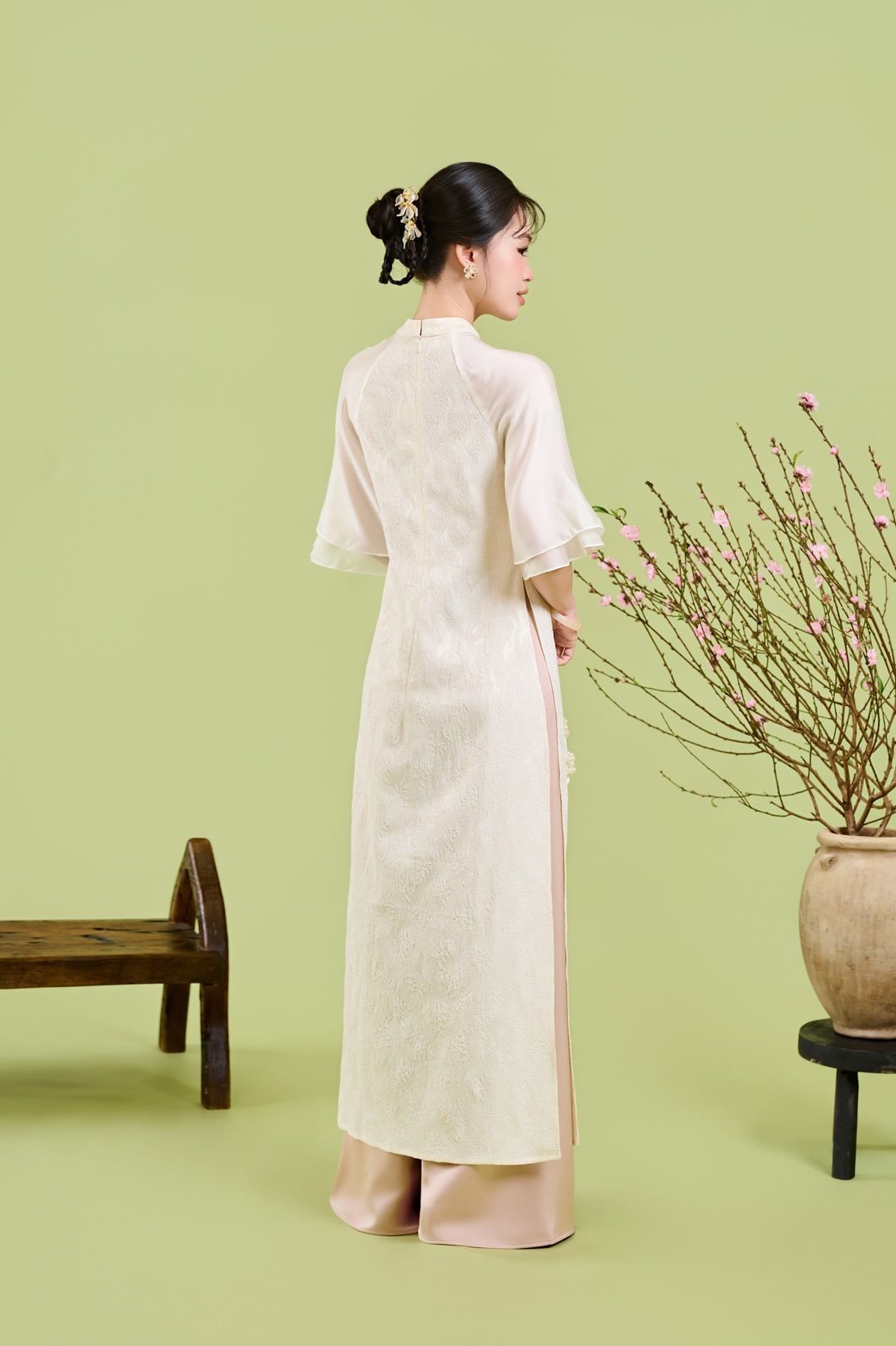 BDA50221 - Áo dài cách tân vải gấm dáng suông cổ tàu tay lửng khoá thân sau - JAN.