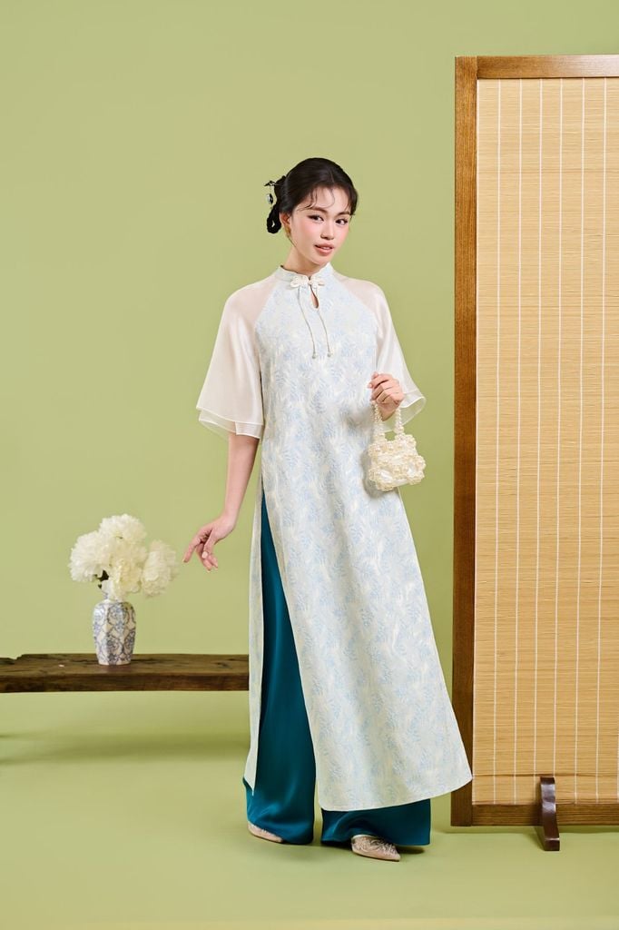 BDA50221 - Áo dài cách tân vải gấm dáng suông cổ tàu tay lửng khoá thân sau - JAN.