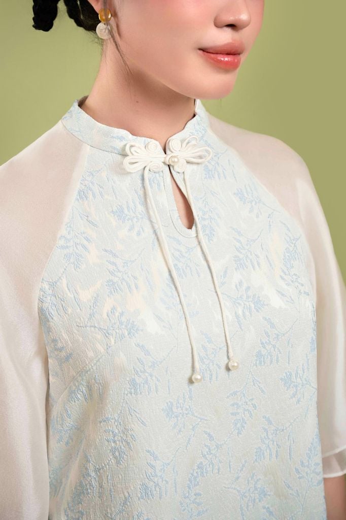 BDA50221 - Áo dài cách tân vải gấm dáng suông cổ tàu tay lửng khoá thân sau - JAN.