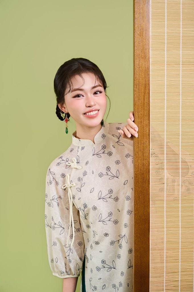 BDA50222 - Áo dài cách tân vải tơ hoa dáng suông cổ tàu đính nơ tay phồng khoá thân sau - JAN.