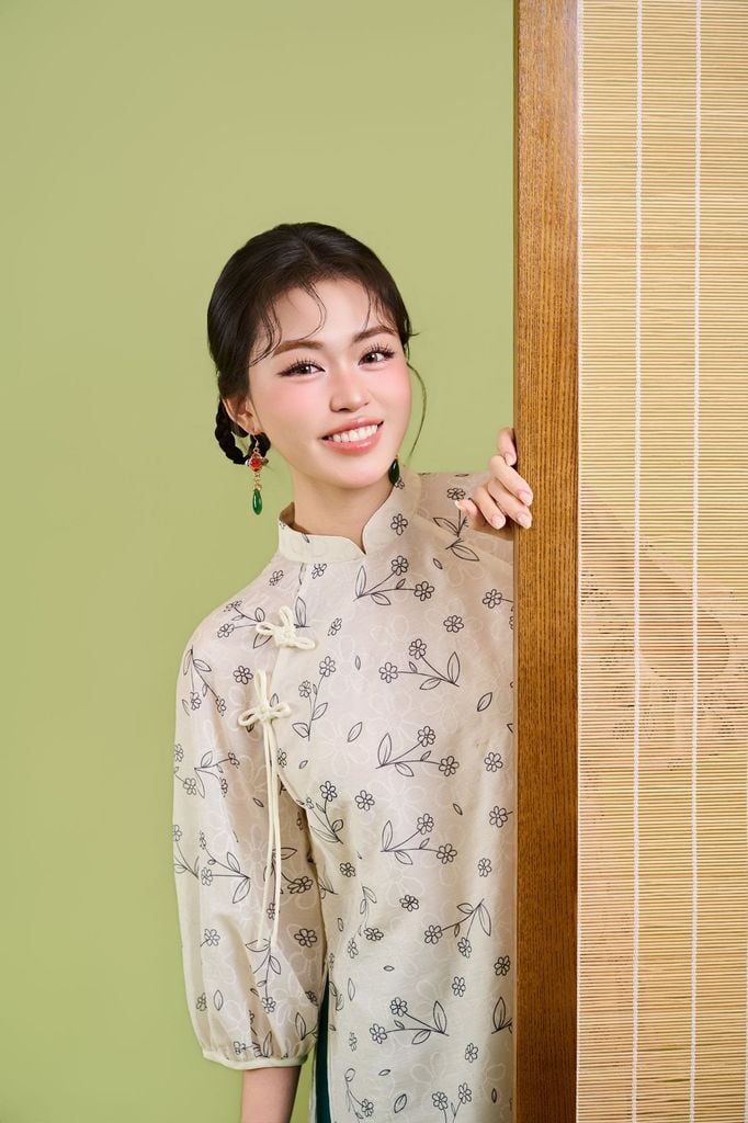 BDA50222 - Áo dài cách tân vải tơ hoa dáng suông cổ tàu đính nơ tay phồng khoá thân sau - JAN.