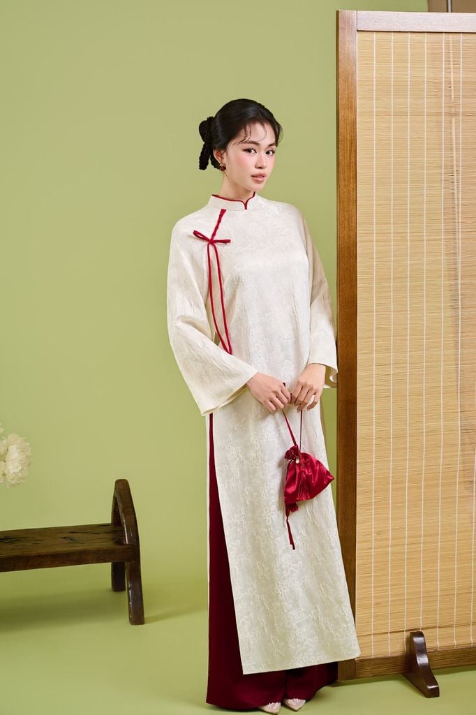 BDA50224 - Áo dài cách tân vải gấm dáng suông cổ tàu đính dây nơ tay dài khoá thân sau - JAN.