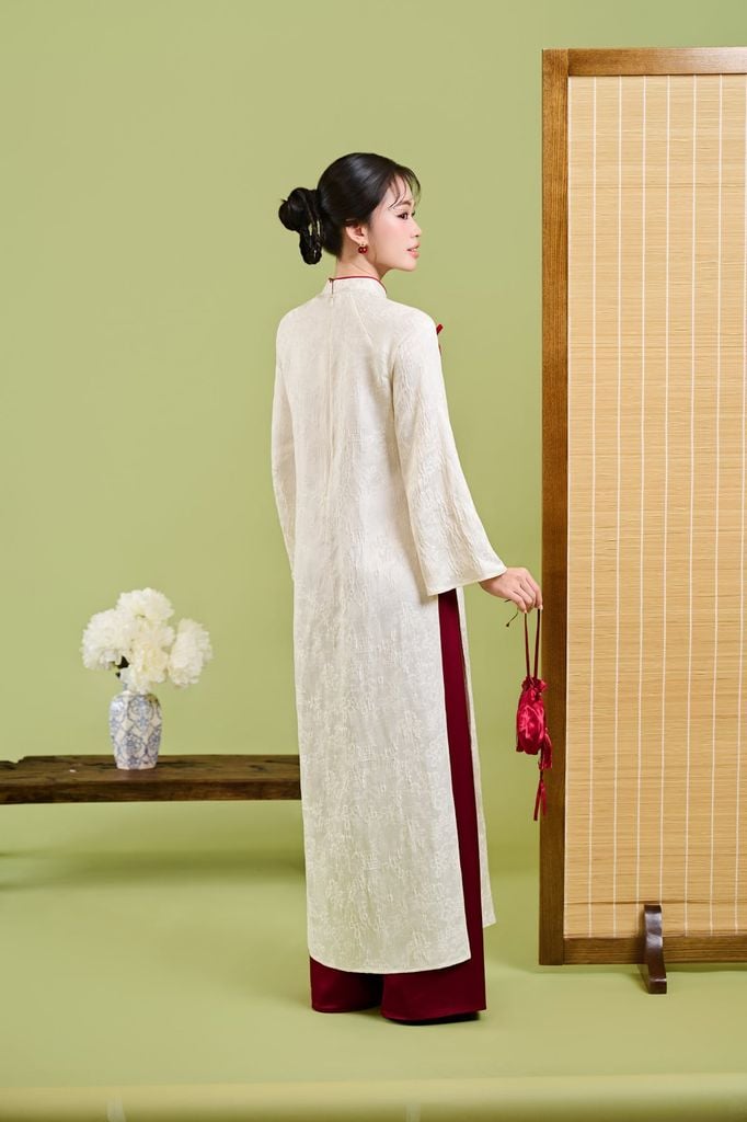 BDA50224 - Áo dài cách tân vải gấm dáng suông cổ tàu đính dây nơ tay dài khoá thân sau - JAN.