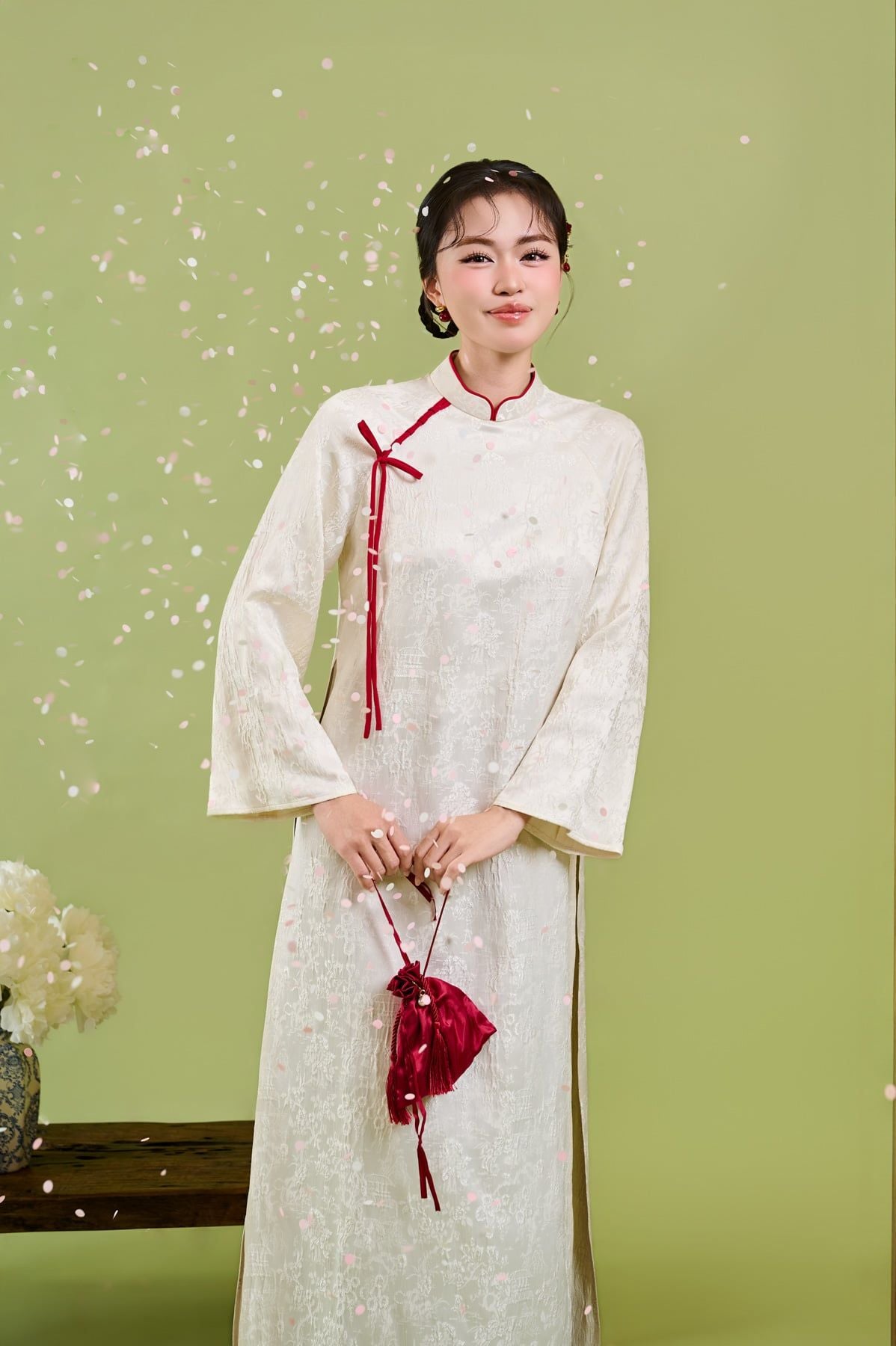 BDA50224 - Áo dài cách tân vải gấm dáng suông cổ tàu đính dây nơ tay dài khoá thân sau - JAN.