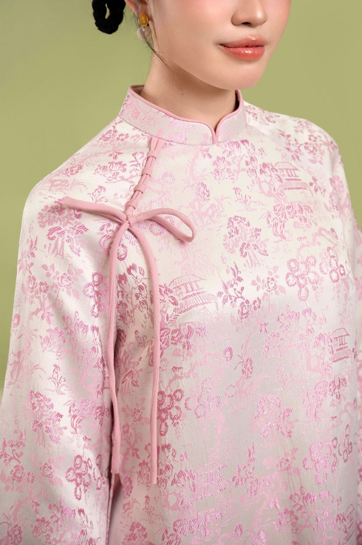 BDA50224 - Áo dài cách tân vải gấm dáng suông cổ tàu đính dây nơ tay dài khoá thân sau - JAN.