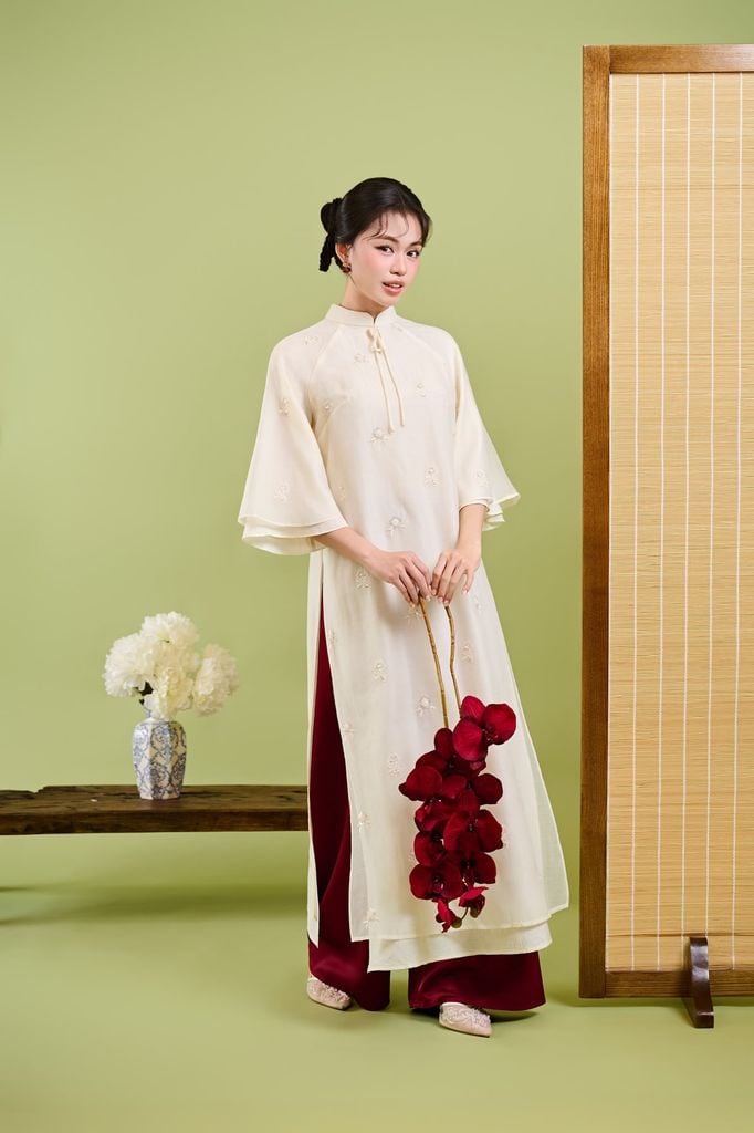 BDA50226 - Áo dài cách tân vải tơ dáng suông cổ tàu đính nơ tay lửng xoè khoá thân sau - JAN.