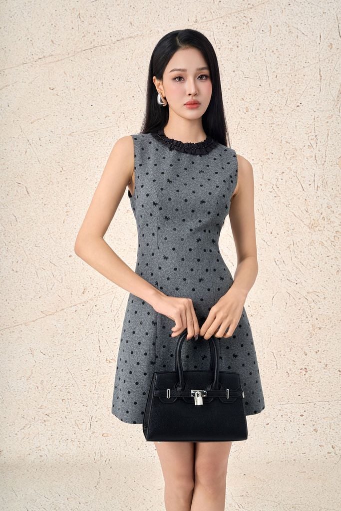 BDC93569 - Đầm công sở vải thô nhung dáng chữ A cổ tròn phối nhún tạo kiểu khoá thân sau - PANTIO