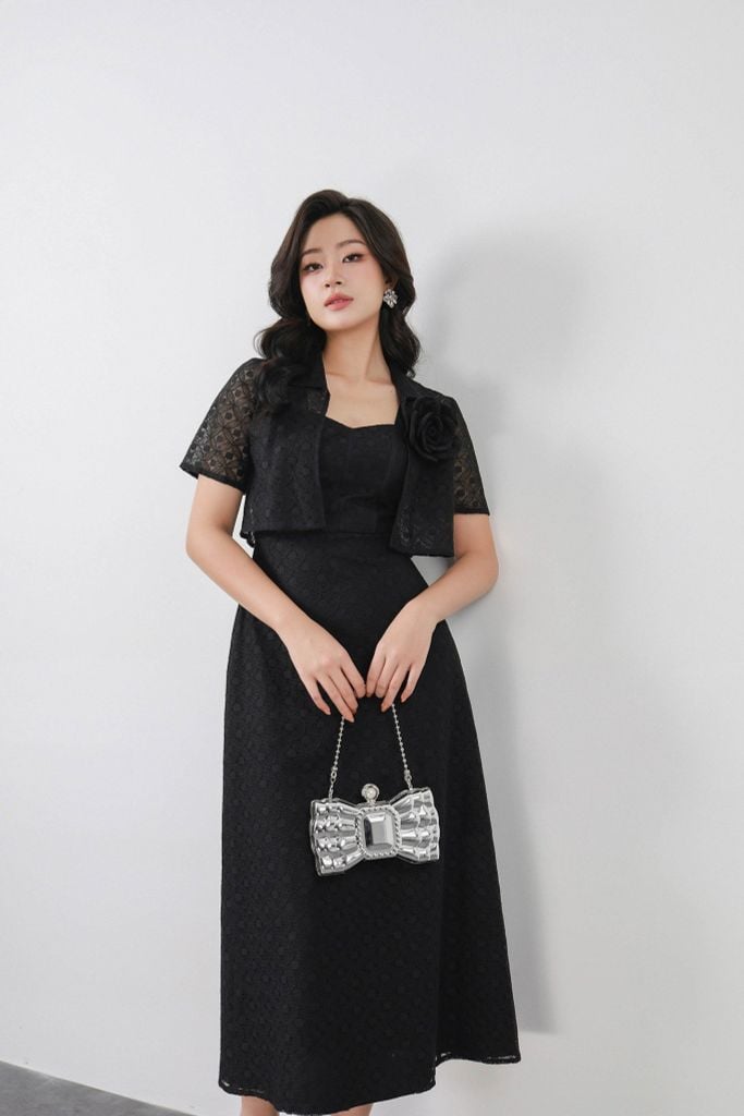 BAS13379 - Áo khoác vải ren lưới dáng croptop có cổ tay cộc kèm hoa cài tạo kiểu - PANTIO