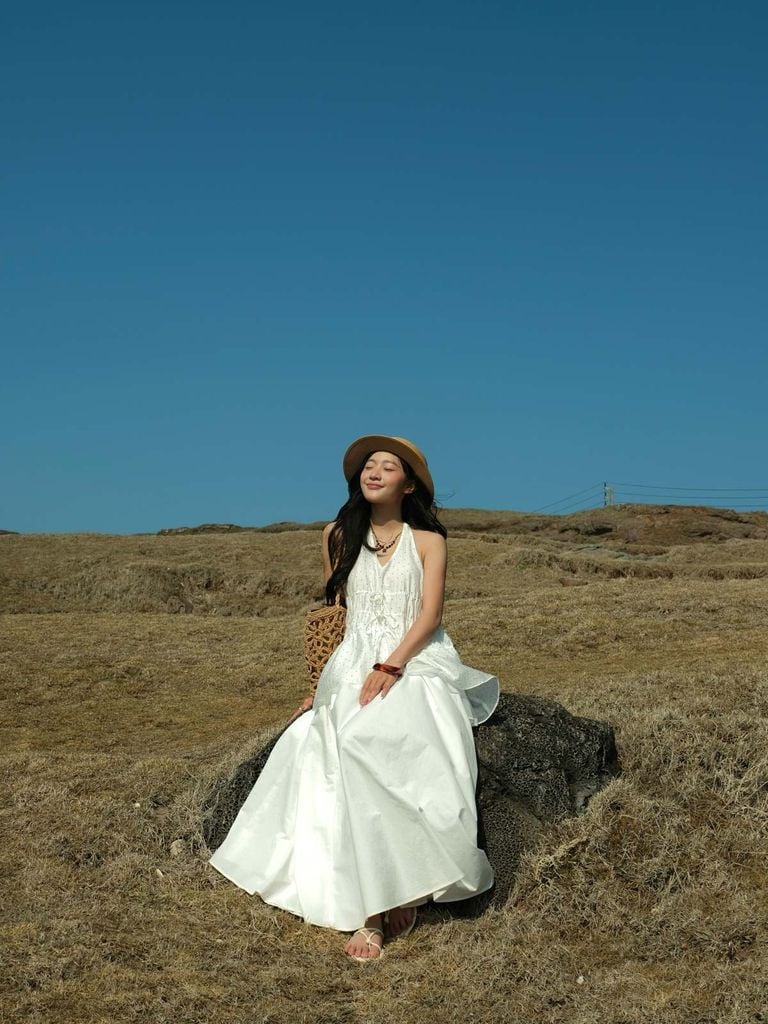 FAS34079 - Áo sơ mi kiểu vải tơ cổ kiểu thắt dây nơ dáng ôm thân áo bo chun co giãn đính nơ tạo kiểu - JAN.