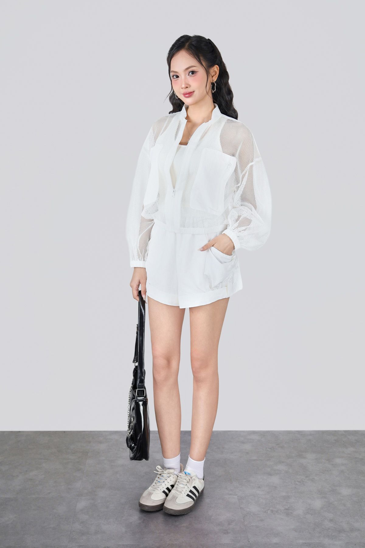 BKM33516 - Áo khoác gió vải lưới dáng ngắn thân áo phối túi thời trang gấu áo bo chun tạo kiểu - JAN.