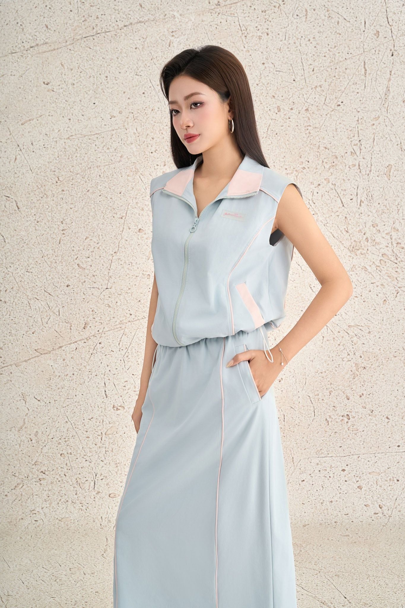 BKM73534 - Áo khoác kiểu dạo phố vải kaki dáng suông không tay thân áo phối đường gân thời trang - PANTIO