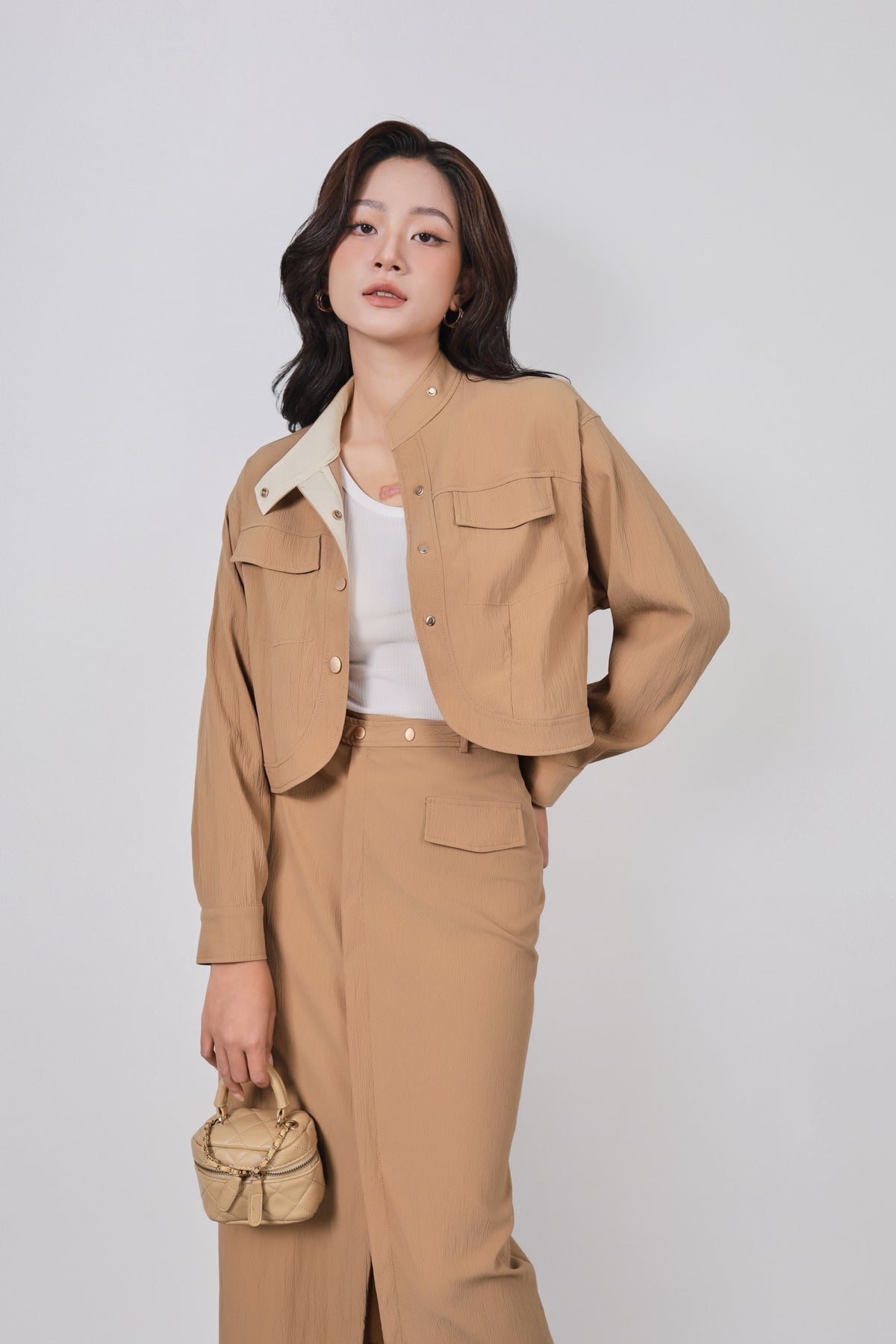 BKM73574 - Áo khoác kiểu công sở vải thô dáng croptop tay dài cổ kiểu thân áo phối túi hộp tạo kiểu - PANTIO