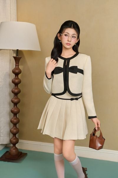 BKM73611 - Áo khoác kiểu vải dạ dáng ngắn cổ tròn tay dài thân áo phối đường viền tạo kiểu - JAN.