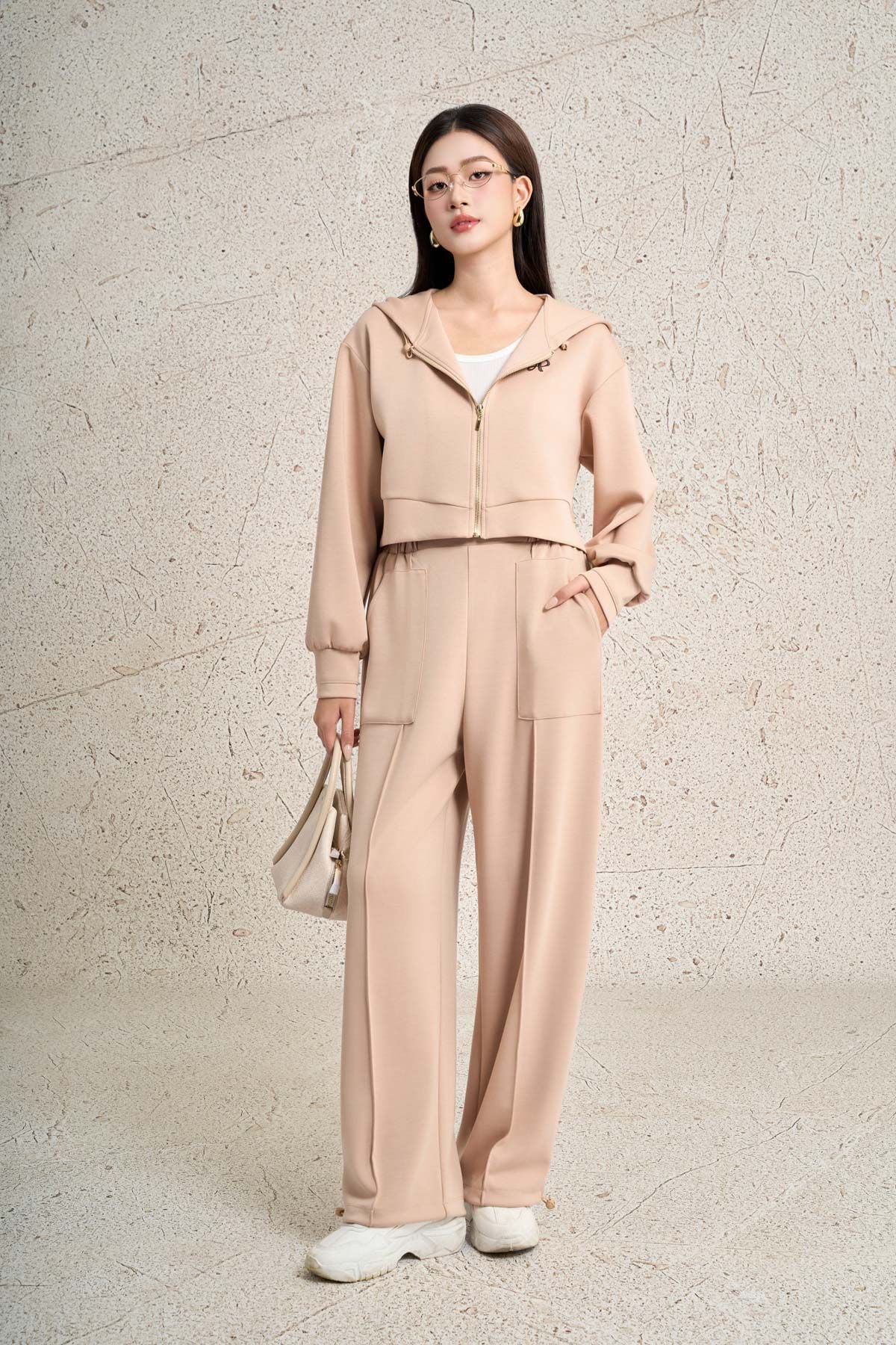 BKM93642 - Áo khoác cao cấp vải cotton dáng ngắn có mũ gấu áo bo chun tạo kiểu khóa thân trước - PANTIO