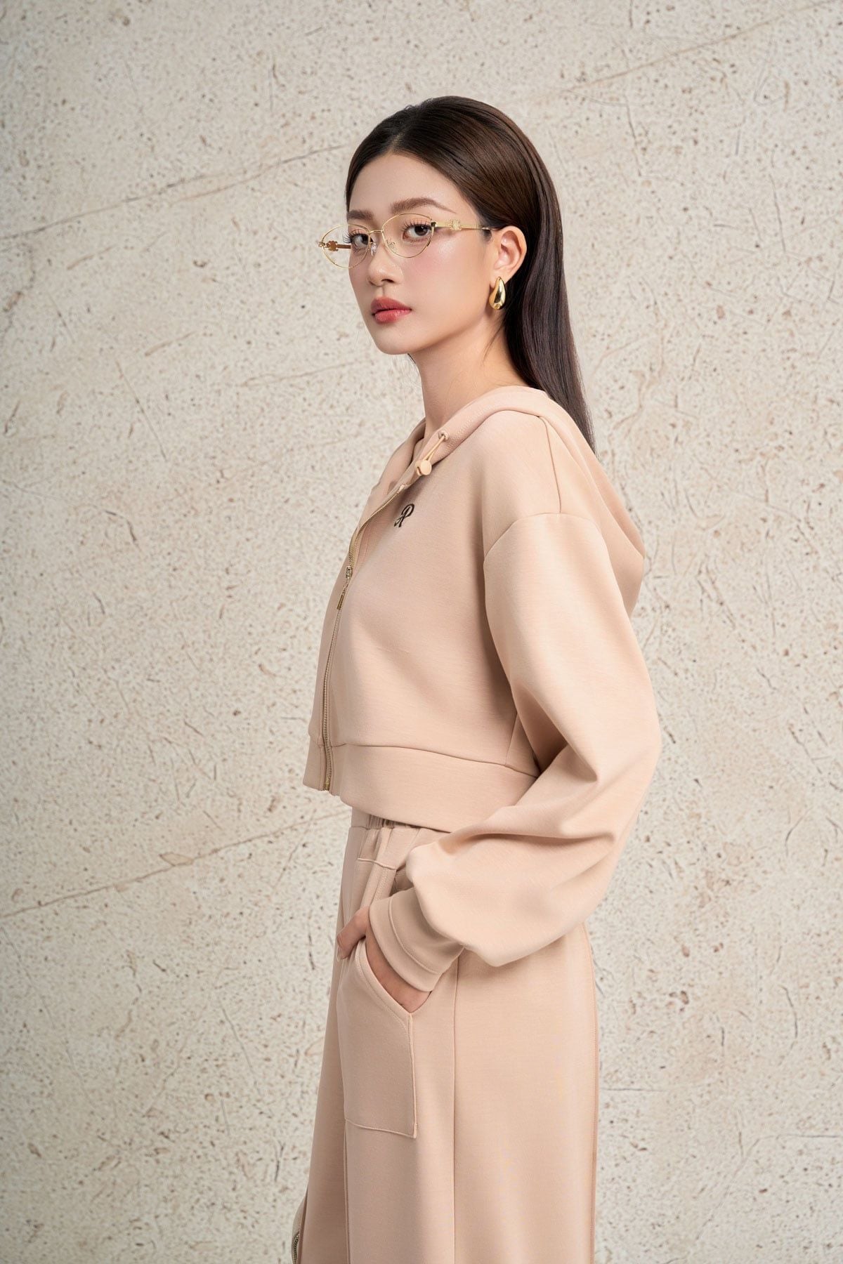 BKM93642 - Áo khoác cao cấp vải cotton dáng ngắn có mũ gấu áo bo chun tạo kiểu khóa thân trước - PANTIO