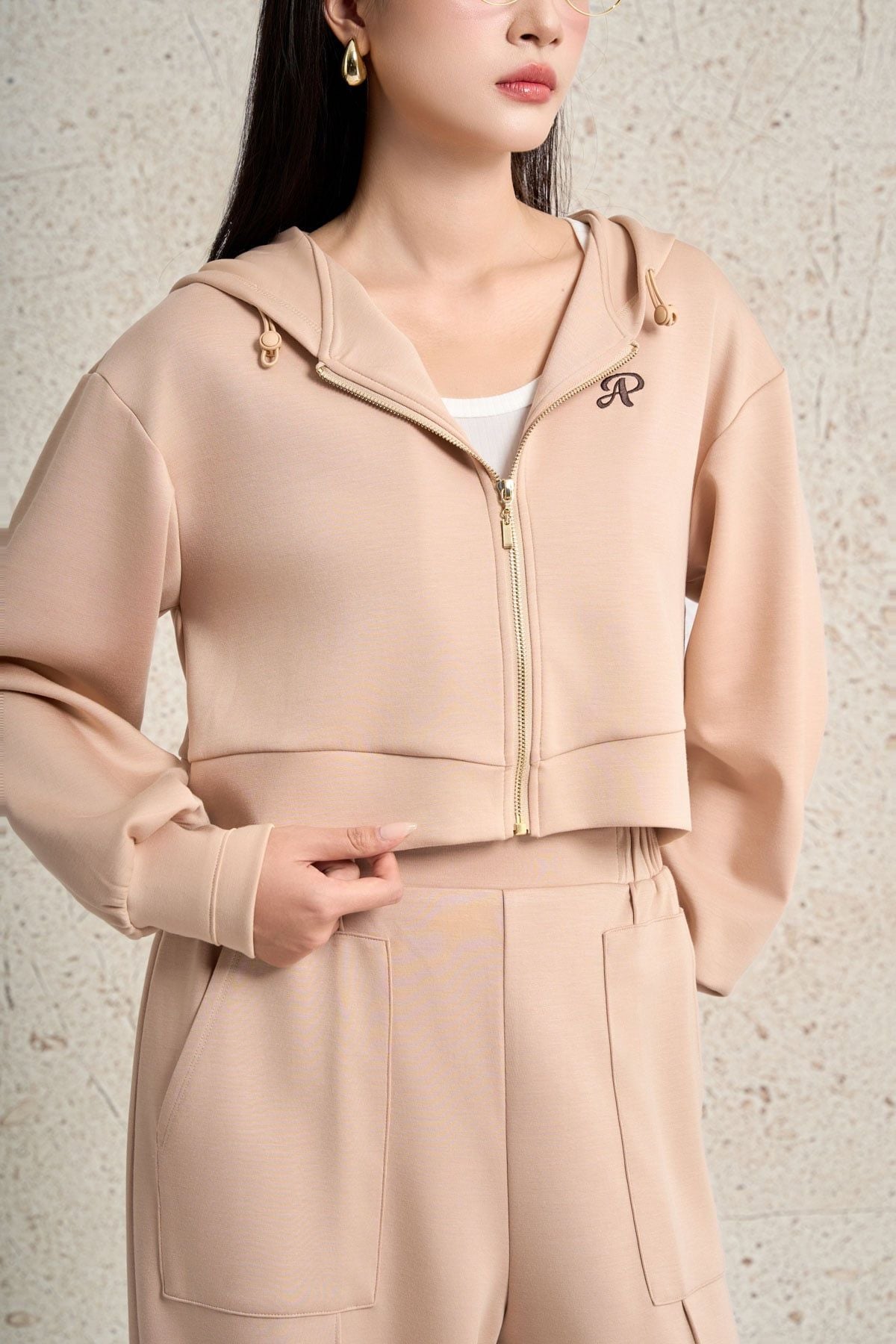 BKM93642 - Áo khoác cao cấp vải cotton dáng ngắn có mũ gấu áo bo chun tạo kiểu khóa thân trước - PANTIO