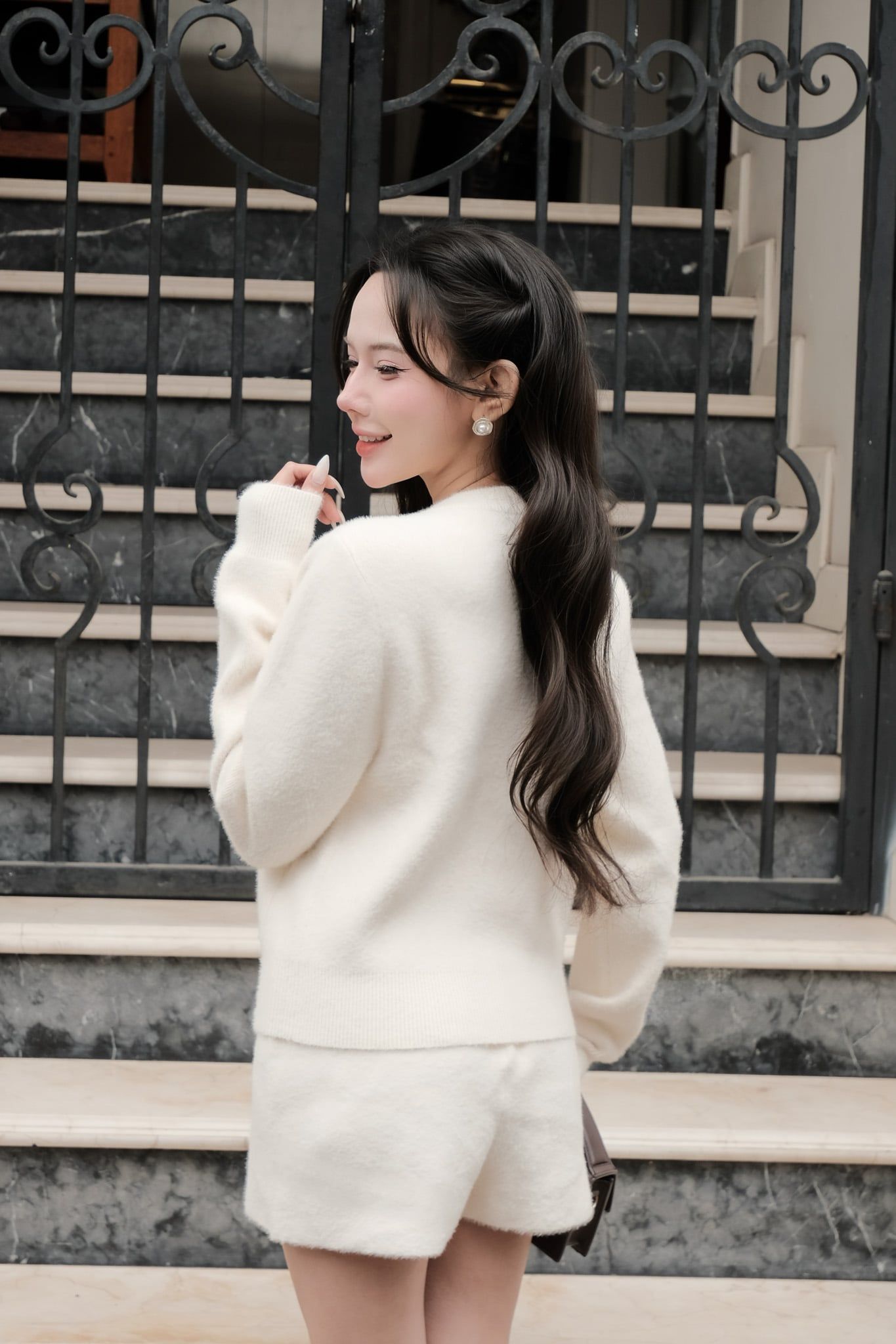 BKM93655 - Áo khoác len lông thỏ cao cấp dáng suông cổ tròn gấu áo bo chun ôm thân áo có túi tạo kiểu - JAN.