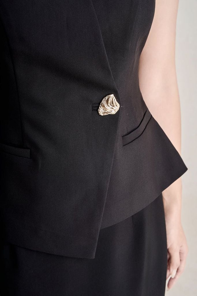 FAD1550 - Áo demi công sở vải tuytsi dáng peplum cổ xẻ V thân áo phối khuy đá kim loại tạo kiểu - PANTIO