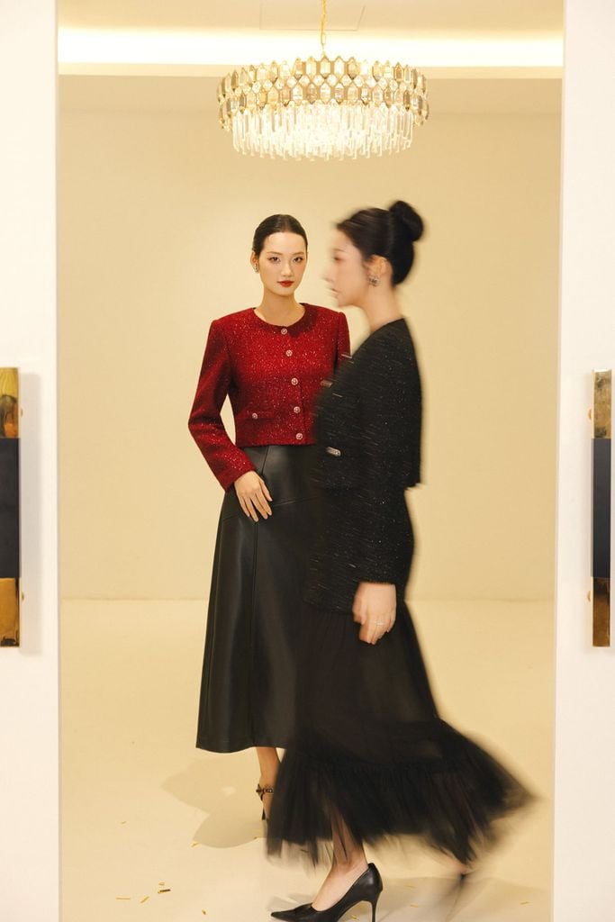 FAD7535 - Áo khoác vải dạ cao cấp dáng ngắn cổ tròn tay bồng nhẹ thân áo đính khuy đá thời trang - PANTIO