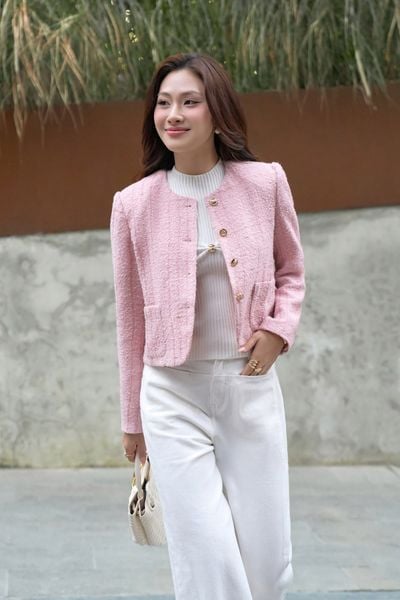 FAD9533 - Áo khoác vải dạ cao cấp dáng ngắn cổ tròn thân áo đính khuy thời trang có túi áo - PANTIO