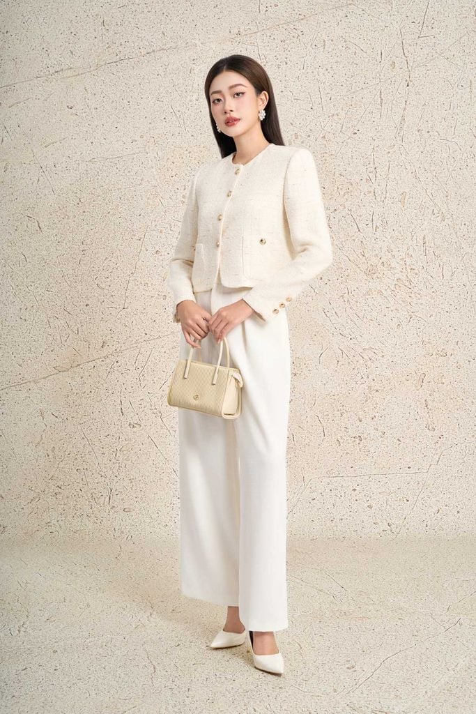 FAD9533 - Áo khoác vải dạ cao cấp dáng ngắn cổ tròn thân áo đính khuy thời trang có túi áo - PANTIO