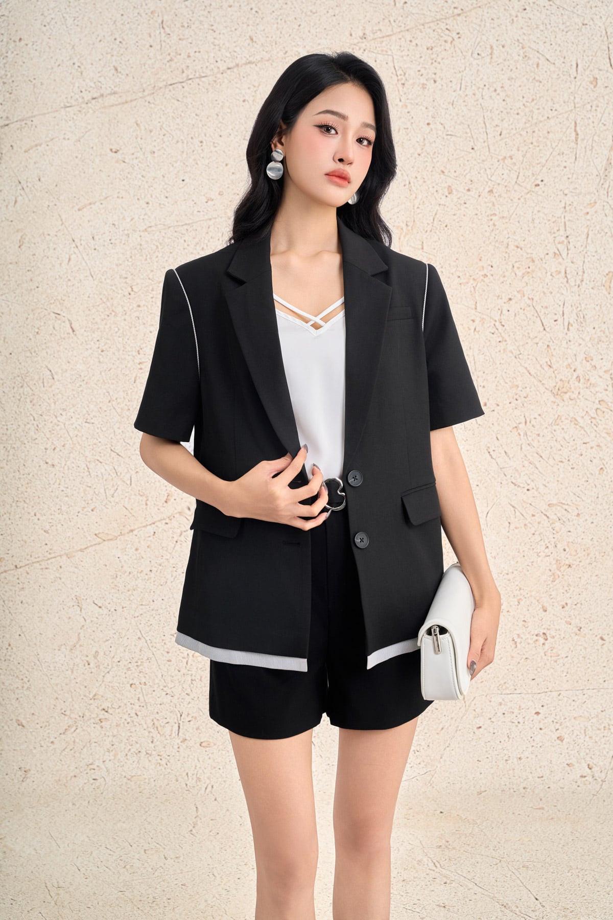 FAD9537 - Áo vest công sở vải tuytsi dáng suông cổ hai ve tay cộc thân áo có túi phối hoạ tiết đường gân tạo kiểu - PANTIO