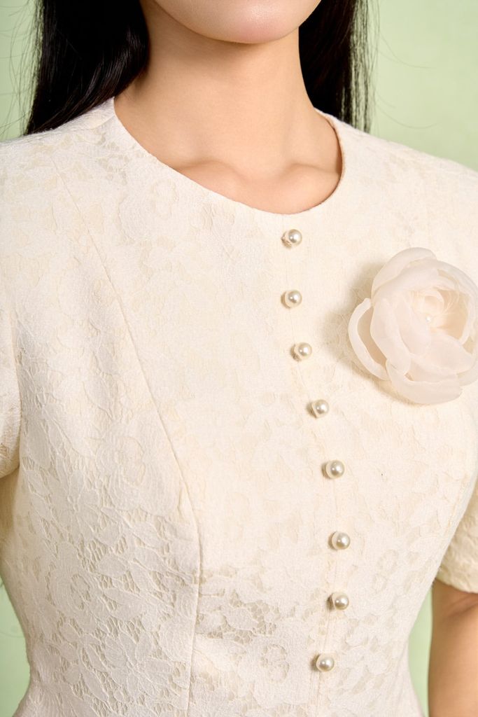 FAD9543 - Áo kiểu công sở dáng peplum cổ tròn tay cộc thân trước phối khuy kèm hoa cài tạo kiểu - PANTIO