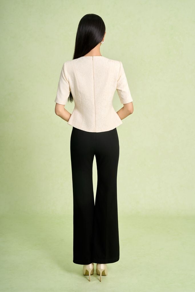 FAD9543 - Áo kiểu công sở dáng peplum cổ tròn tay cộc thân trước phối khuy kèm hoa cài tạo kiểu - PANTIO