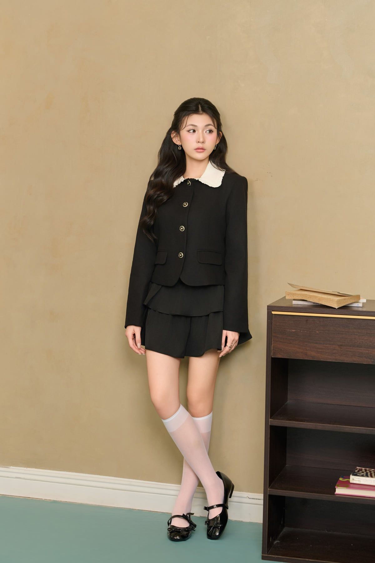 FAD9547 - Áo demi công sở vải thô dày dáng ngắn cổ bẻ tay dài thân áo đính khuy ngọc tạo kiểu - JAN.