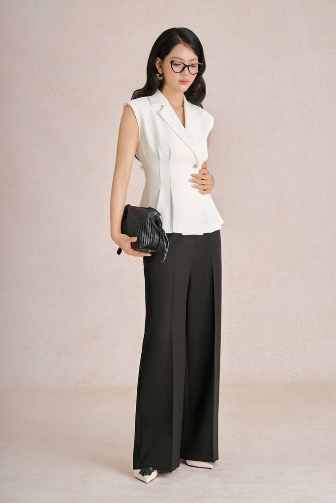 FAK31421 - Áo kiểu công sở vải tuytsi dáng peplum cổ hai ve có đệm vai thân áo chiết ly eo tạo kiểu cài khuy kim loại - PANTIO