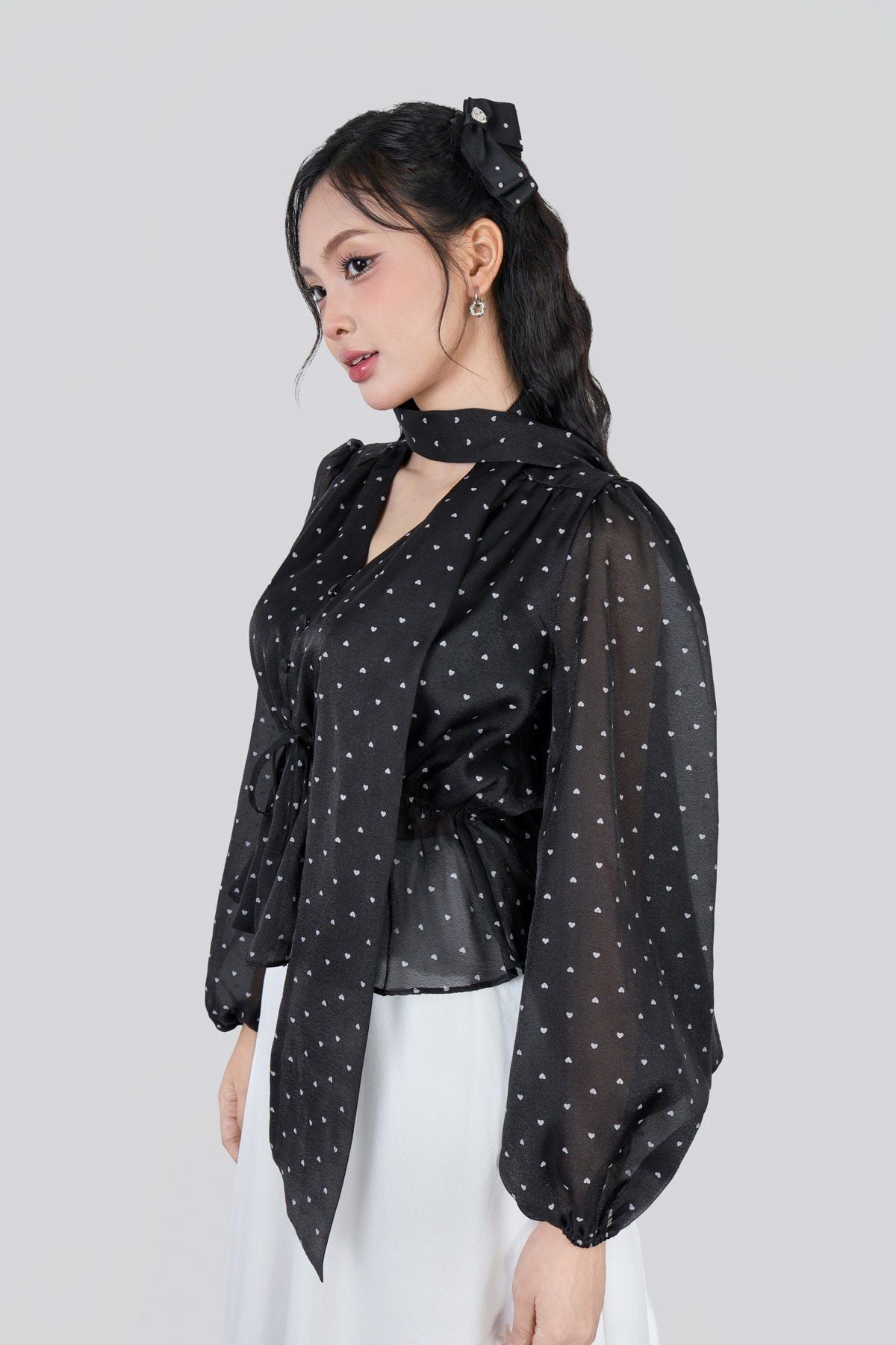 FAK31451 - Áo kiểu công sở vải tơ dáng ôm cổ xẻ V phối dây nơ gấu áo bo chun tạo kiểu - JAN.