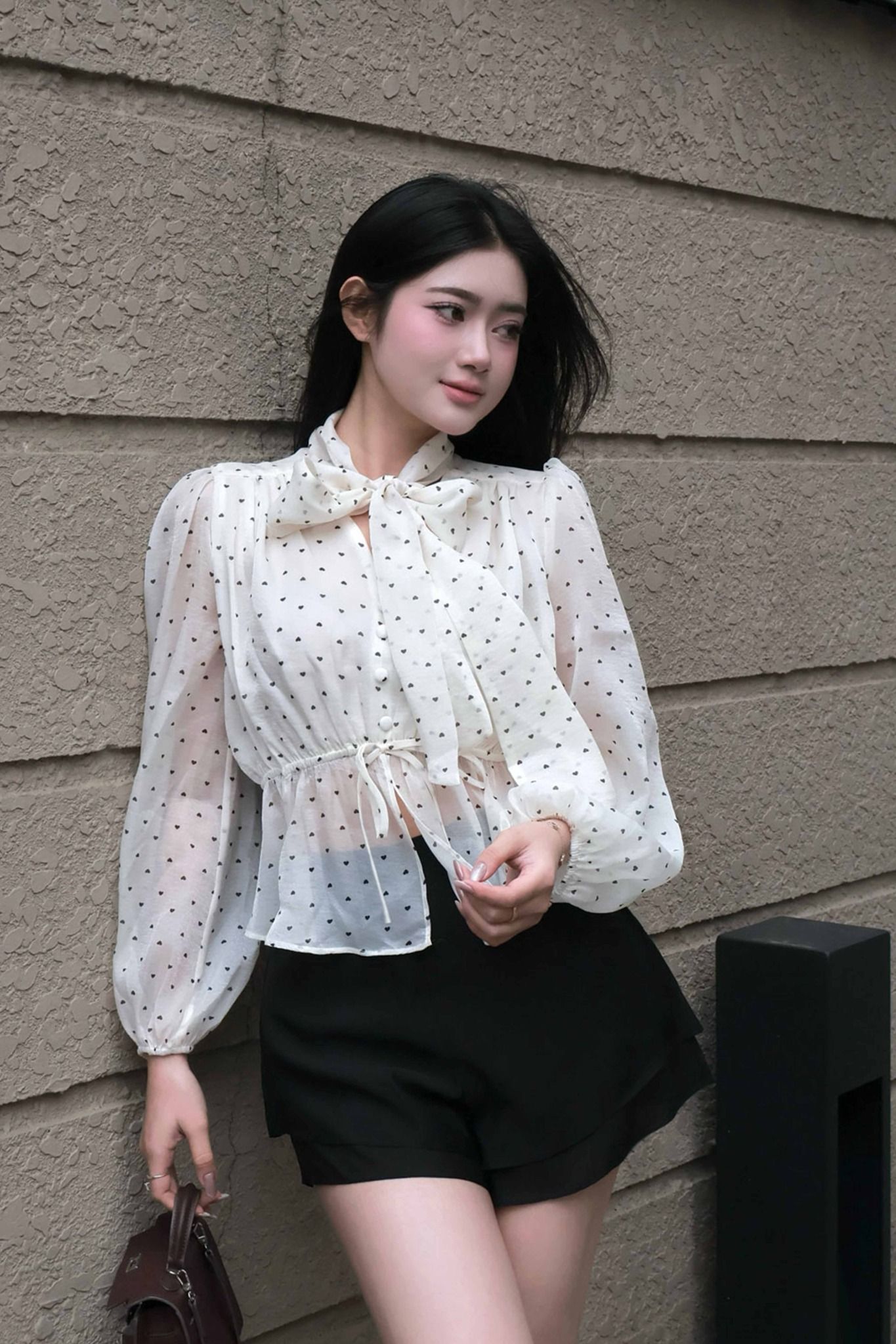 BQN13458 - Quần short vải tơ dáng suông gấu quần xếp tầng tạo kiểu khoá thân sau - JAN.