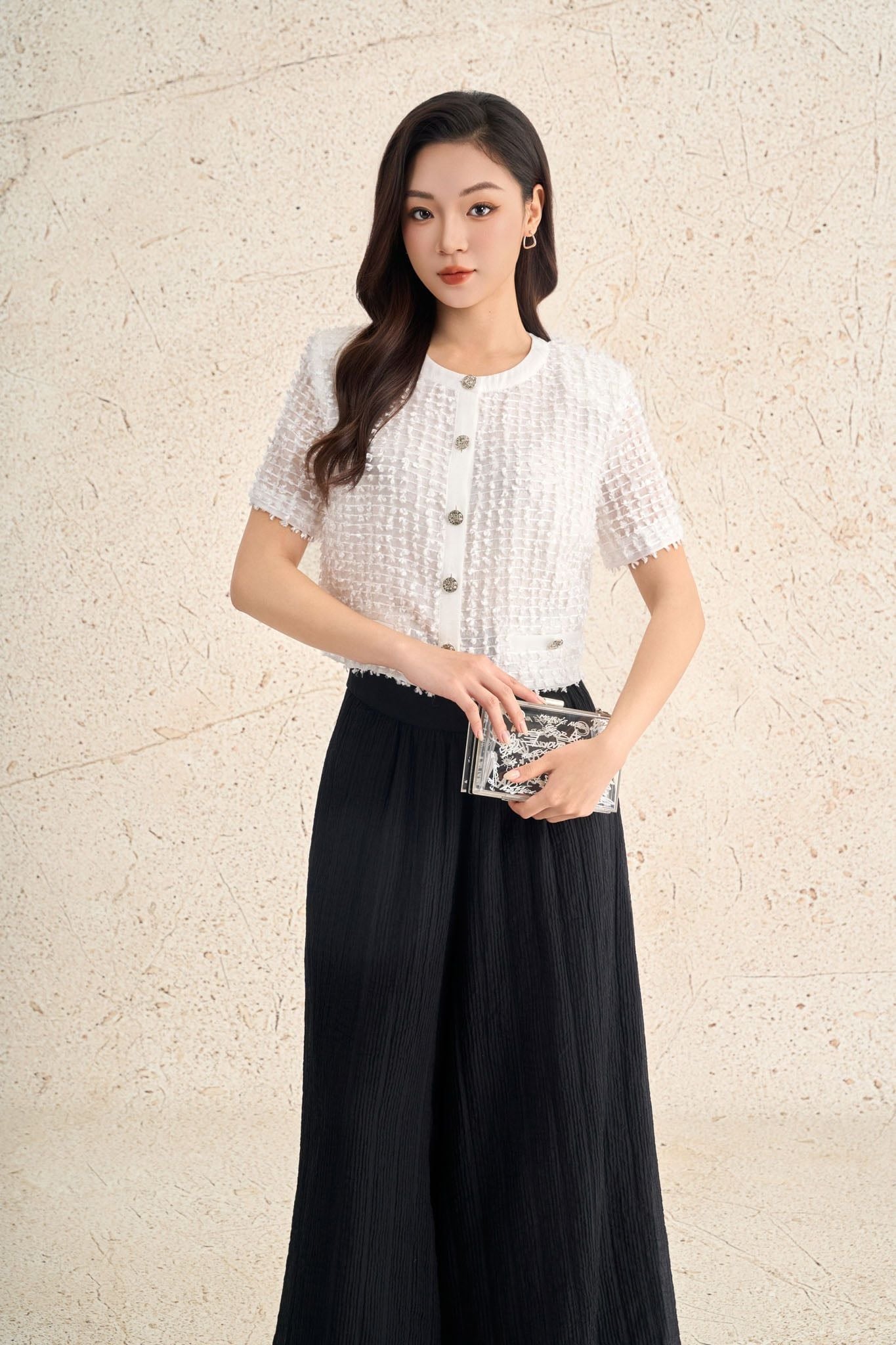 FAK31458 - Áo kiểu công sở vải tơ dáng ngắn cổ tròn tay cộc thân áo đính khuy đá tạo kiểu - PANTIO