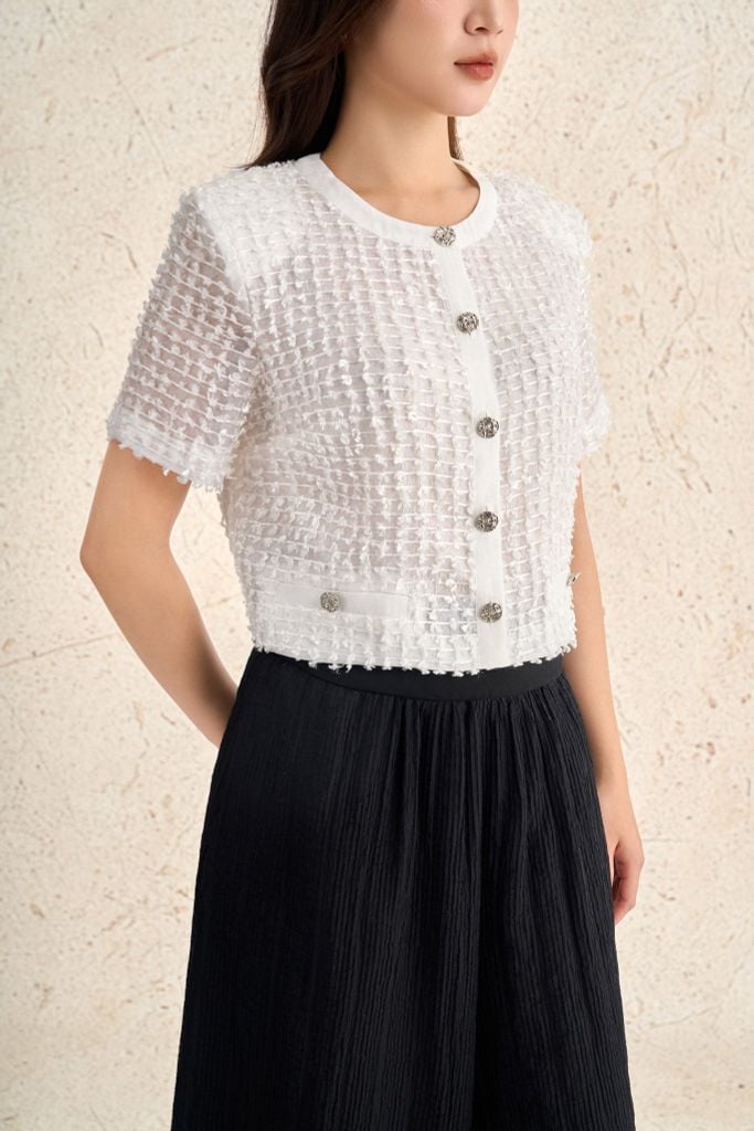 FAK31458 - Áo kiểu công sở vải tơ dáng ngắn cổ tròn tay cộc thân áo đính khuy đá tạo kiểu - PANTIO