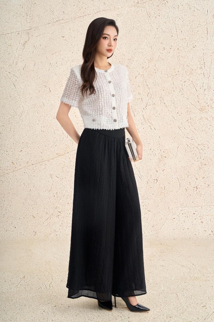 FAK31458 - Áo kiểu công sở vải tơ dáng ngắn cổ tròn tay cộc thân áo đính khuy đá tạo kiểu - PANTIO