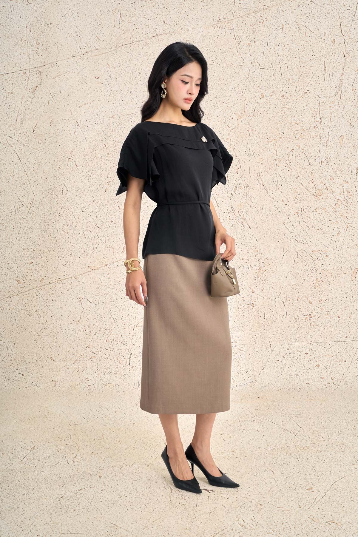 FAK31516 - Áo sơ mi kiểu công sở vải tơ dáng suông cổ tròn vai chờm phối vạt tạo kiểu - PANTIO