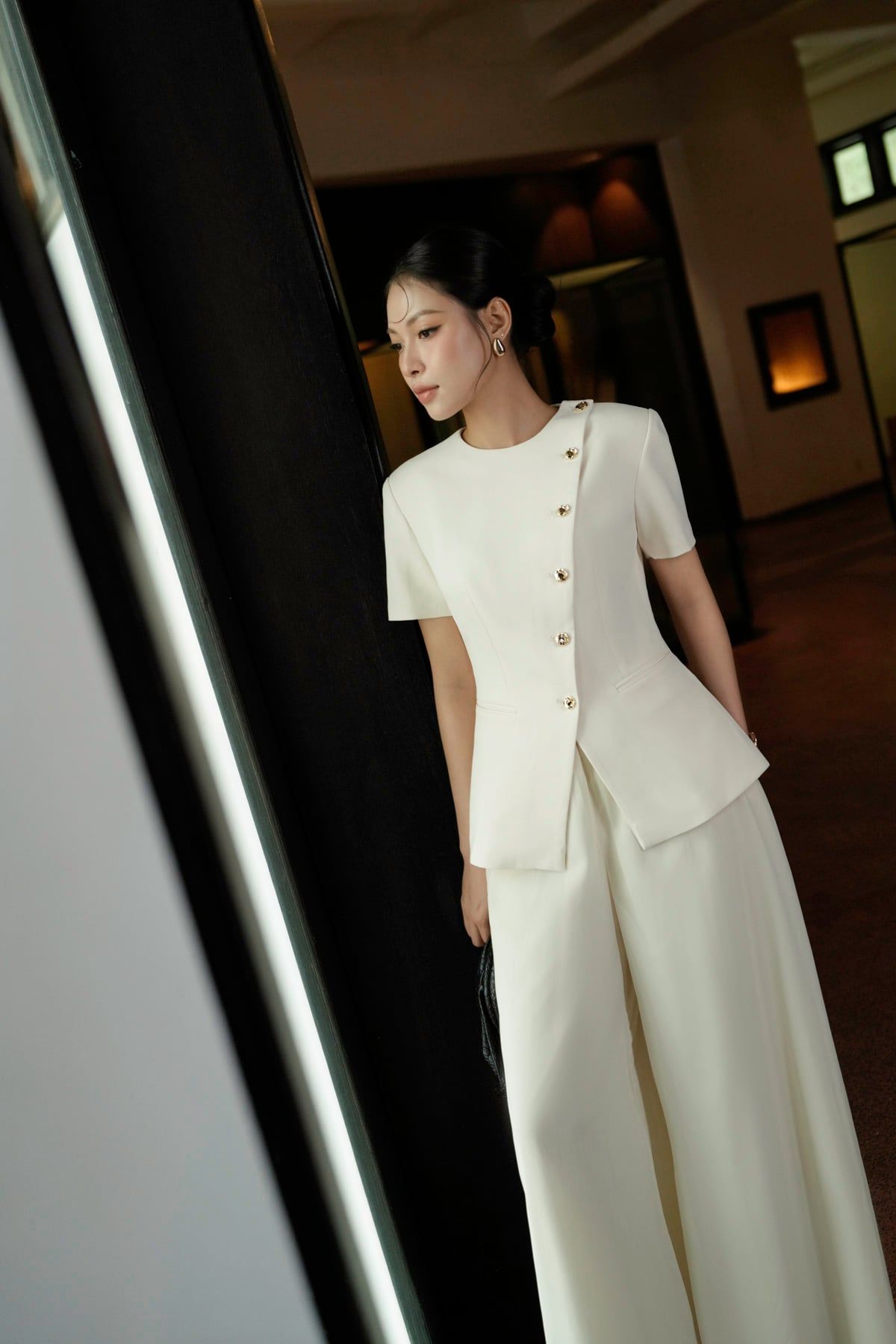 FAK31546 - Áo kiểu công sở vải thô dáng peplum cổ tròn tay cộc thân áo phối khuy vạt lệch cách điệu - PANTIO