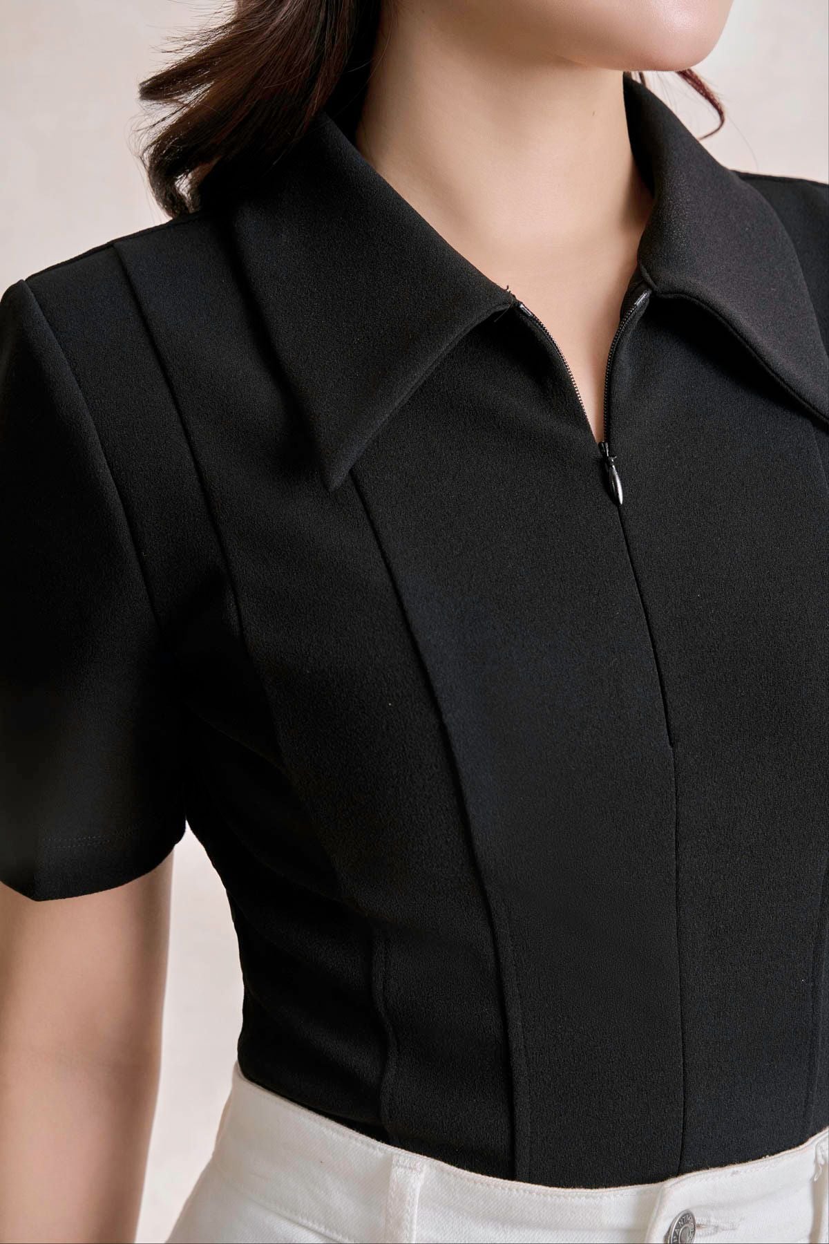 FAK31555 - Áo kiểu công sở vải cotton dáng ôm cổ bẻ tay cộc thân áo phối đường gân tạo kiểu gấu áo in hoạ tiết - tỷ lệ kèo 8899