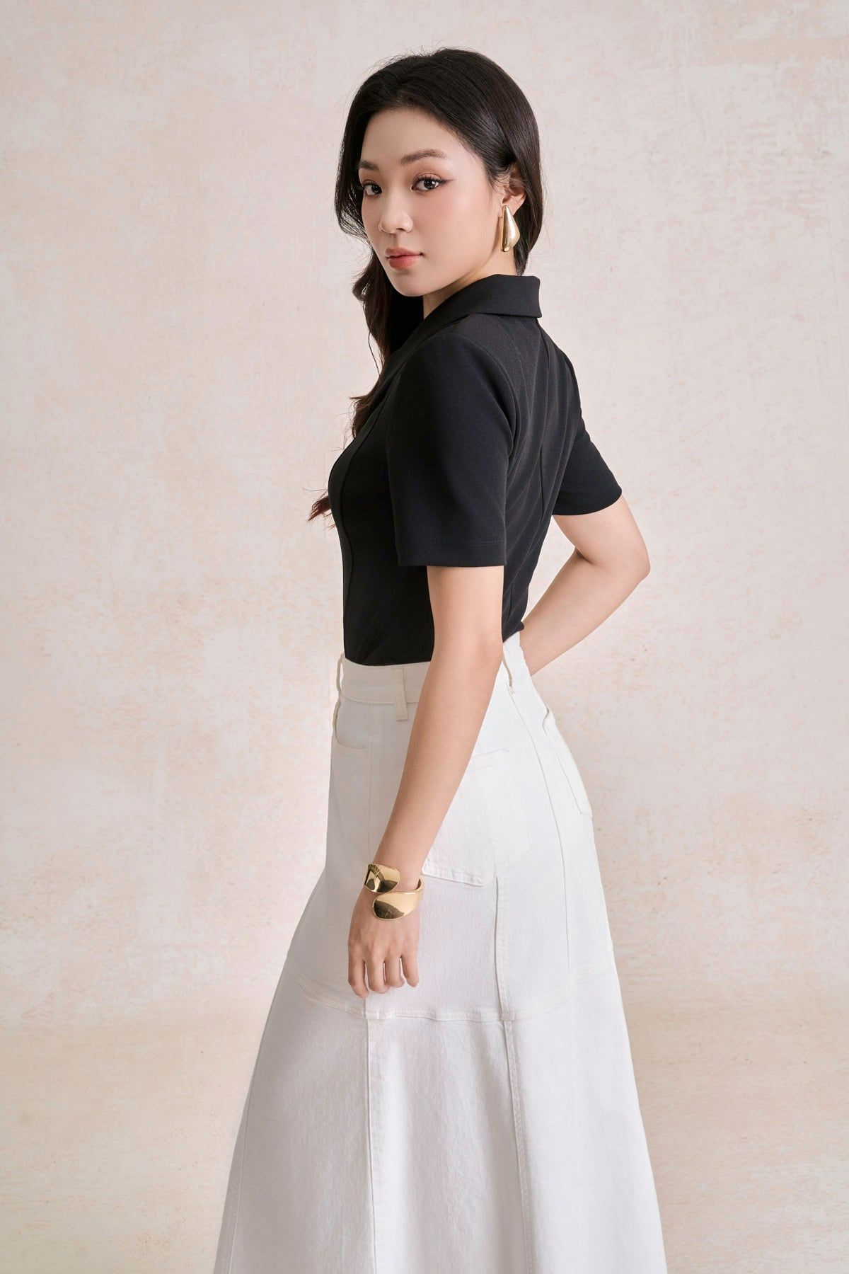FAK31555 - Áo kiểu công sở vải cotton dáng ôm cổ bẻ tay cộc thân áo phối đường gân tạo kiểu gấu áo in hoạ tiết - tỷ lệ kèo 8899
