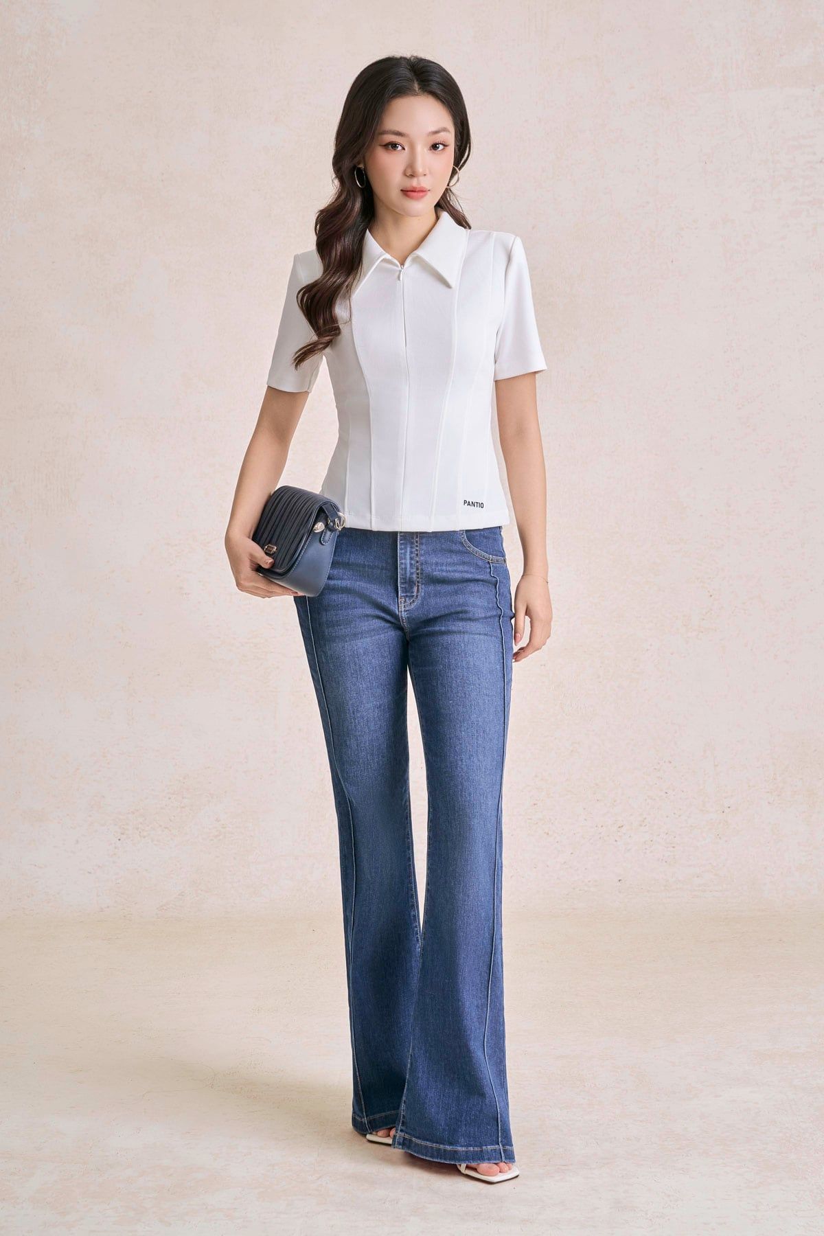 FAK31555 - Áo kiểu công sở vải cotton dáng ôm cổ bẻ tay cộc thân áo phối đường gân tạo kiểu gấu áo in hoạ tiết - tỷ lệ kèo 8899