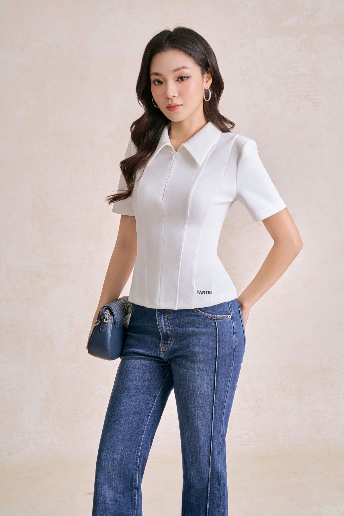 FAK31555 - Áo kiểu công sở vải cotton dáng ôm cổ bẻ tay cộc thân áo phối đường gân tạo kiểu gấu áo in hoạ tiết - tỷ lệ kèo 8899