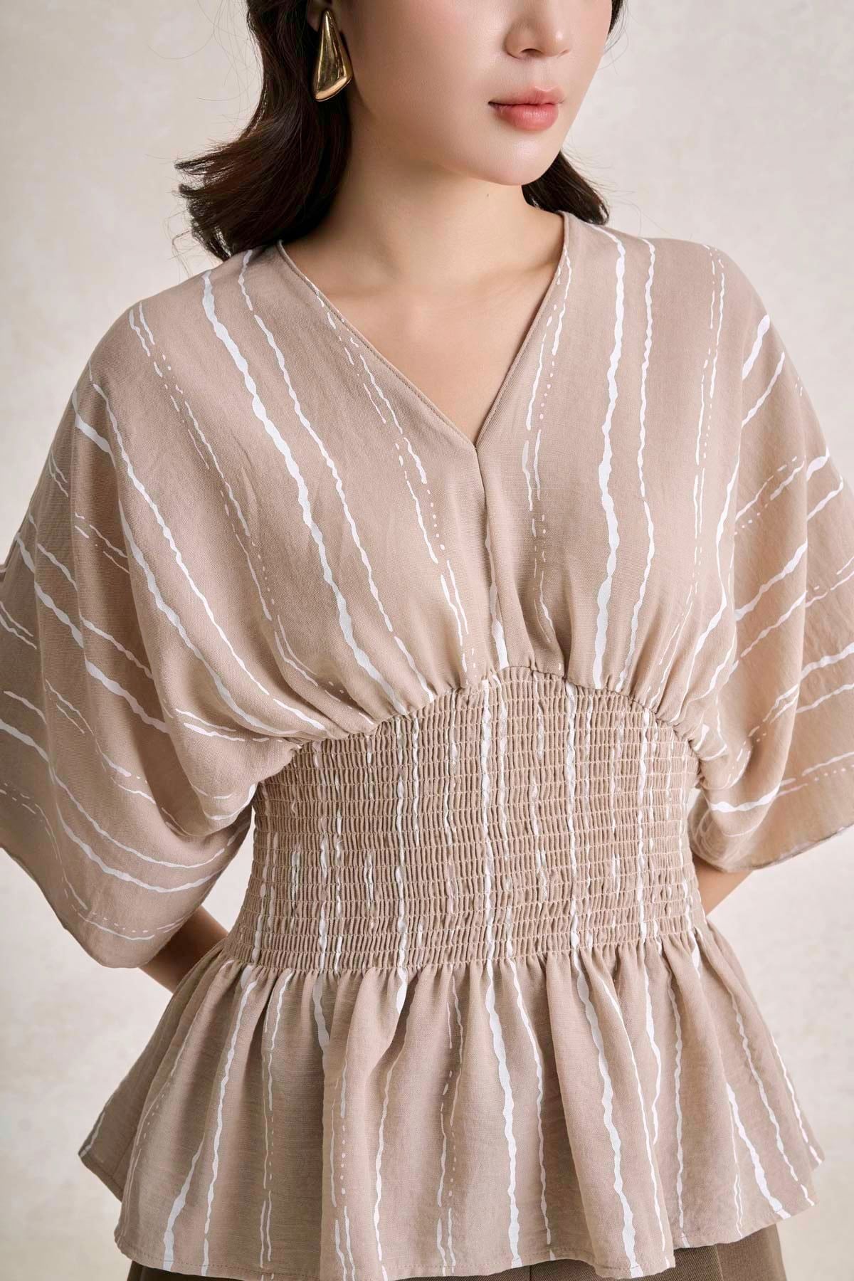 FAK31561 - Áo kiểu dạo phố vải thô đũi dáng ôm cổ xẻ V tay cánh dơi eo áo bo chun ôm tạo kiểu - tỷ lệ kèo 8899
